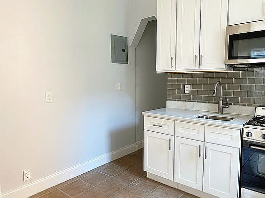 4th image of 67 Thompson St APT 5B
