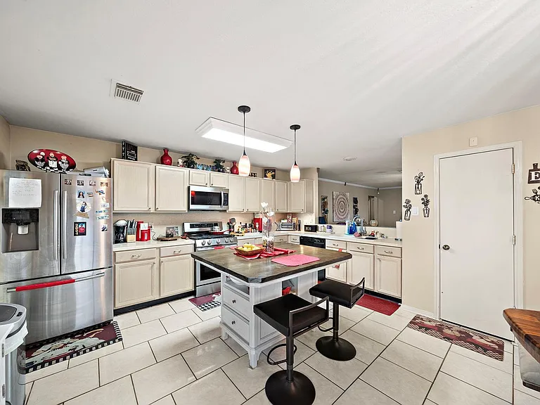 1110 Ambrosden Ln — Photo 10
