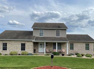 410 Park Trail Rd, Mackinaw, IL 61755