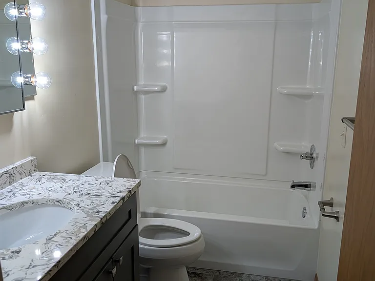 Bathroom.
Colors/finishes may vary slightly.