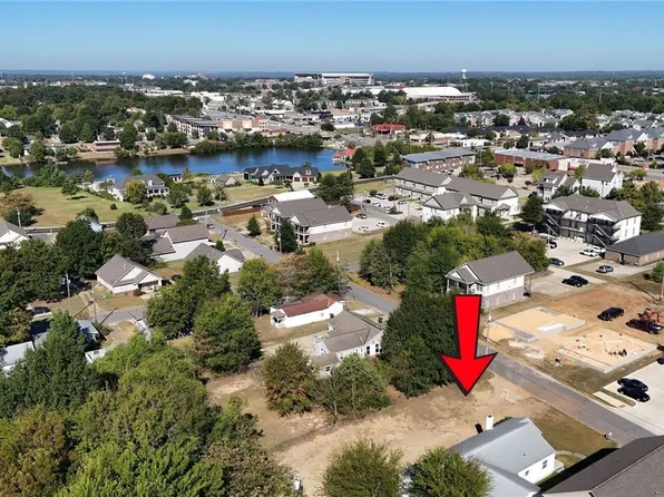 411 17th St E, Tuscaloosa, AL 35401