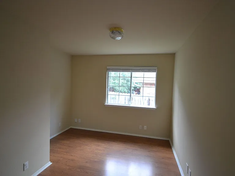 1803 Warwick Cv — Photo 12