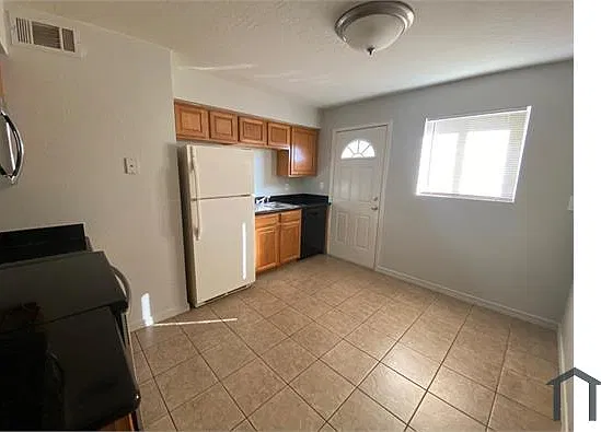 2 bed, 1024 sqft, $1,500 — Photo 4