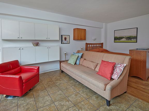 3rd image of 2 Horatio St APT 3N