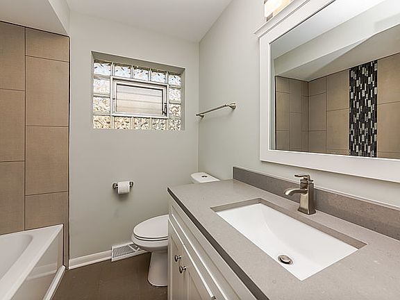 5th image of 4705 N Oconto Ave