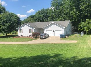 99 Chapel Dr, Collinsville, IL 62234