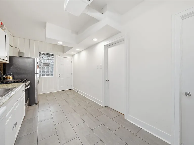 5210 S Ingleside Ave #2 — Photo 10