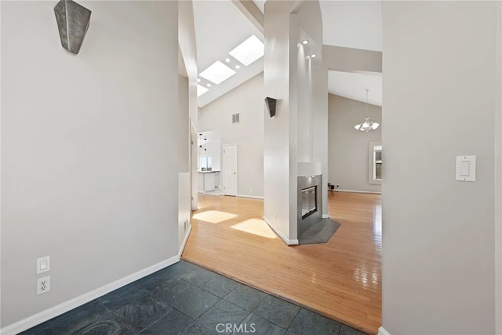 4 bed, 3539 sqft, $10,995 — Photo 3