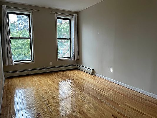 4th image of 106 Manhattan Ave Floor 3