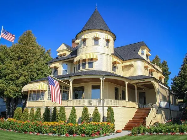 7989 Algonquin Rd, Mackinac Island, MI 49757