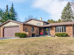 610 Blue Spruce Ln, Mundelein, IL 60060