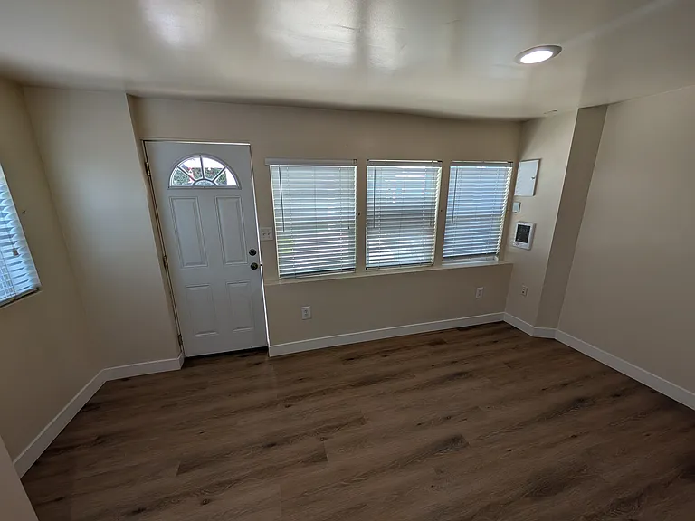 520 N Grand St #B — Photo 6