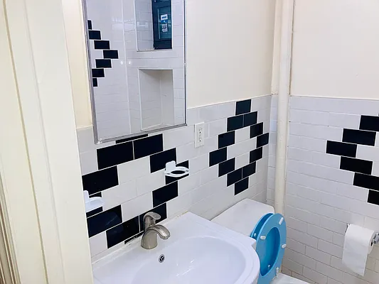 Rented by Chantior Real Estate LLC | media 17