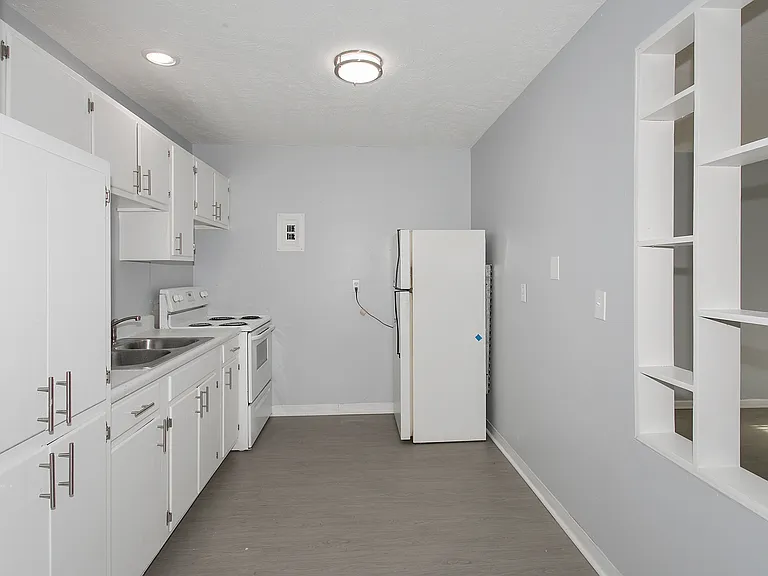 1733 W 24th St #22 — Photo 3