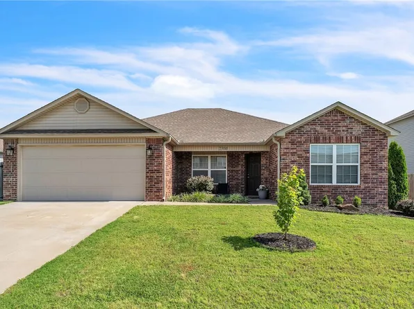 2304 Maplewood, Lowell, AR 72745