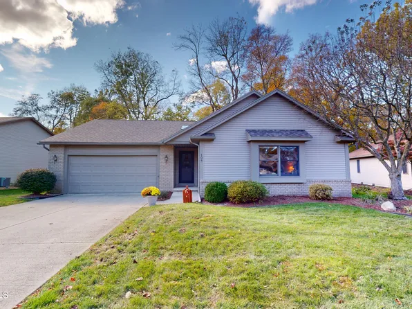 104 Briarwood Cir, Fremont, OH 43420