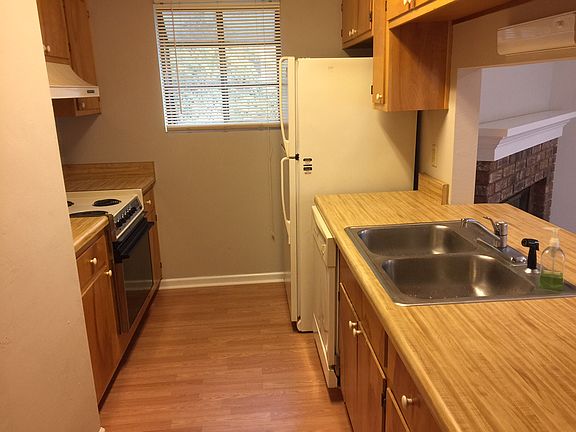 4th image of 262 Whetherbine Way E