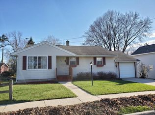 821 E Division St, Watertown, WI 53094