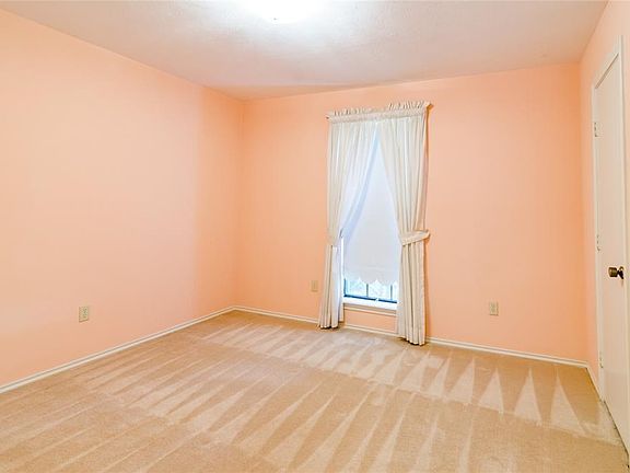 3rd image of 2118 Baltimore Dr