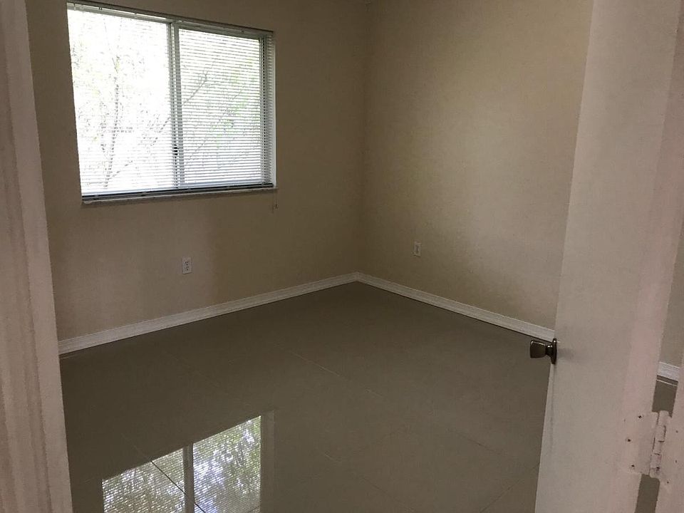 1st image of 2911 SE 13th Ave Unit 203