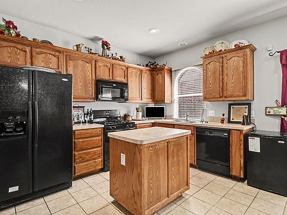 4th image of 2204 Priscella Dr