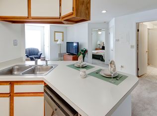 Waterford Greens Apartments and Townhomes, Naperville, IL 60563
