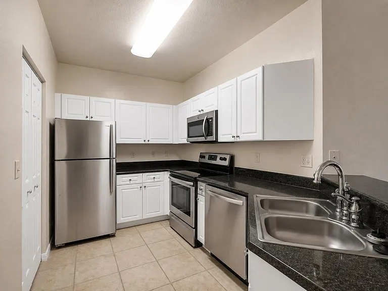 343 SE Rogers Ct — Photo 5