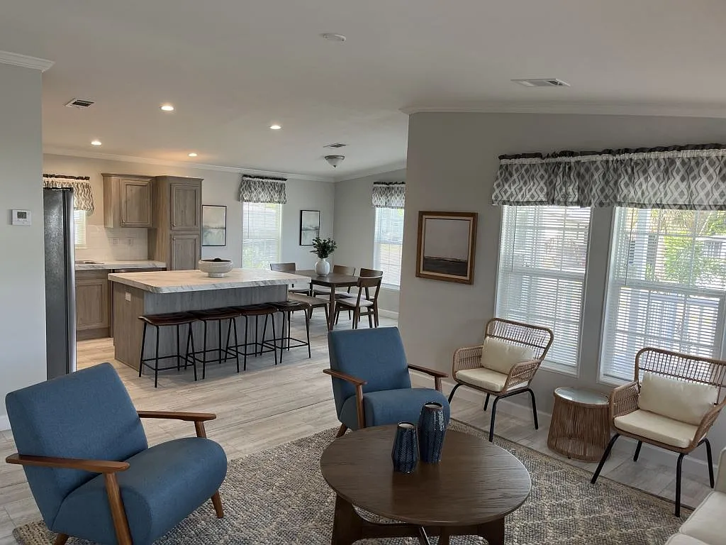 3 bed, 2.0 bath, 1355 sqft, $1,699 — Photo 2