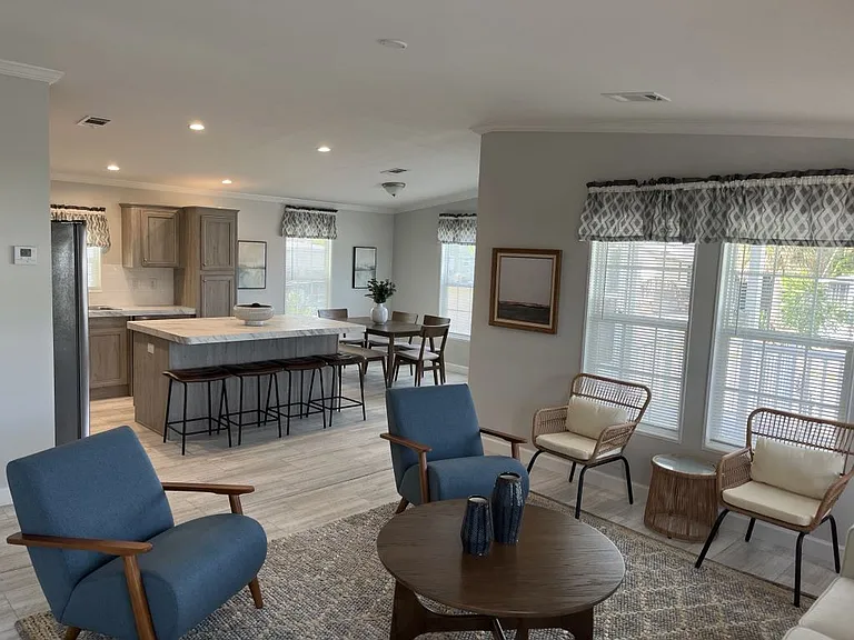 343 Talbot St #93 — Photo 2