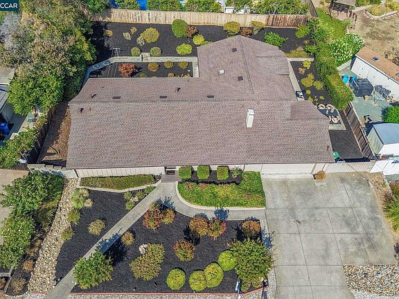 3rd image of 3170 Padre St