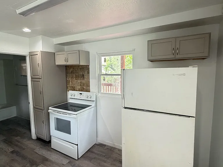 13814 Durkee Ave — Photo 8