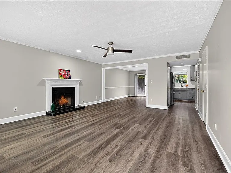 679 Anderson Walk — Photo 3