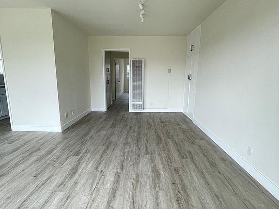4th image of 4192 Somerset Dr APT 1