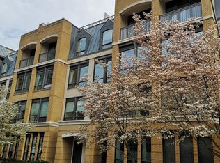 25 Soho St #P306, Toronto, ON M5T 3L8