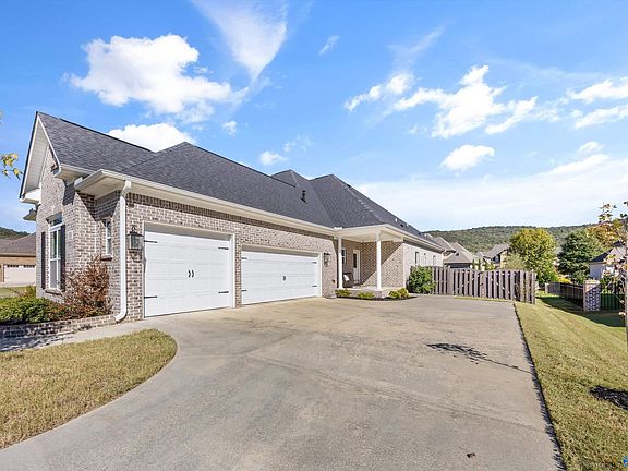 2nd image of 33 Sanders Hill Way SE