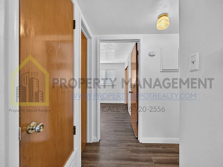 4411 Del Rio Rd #4 — Photo 21