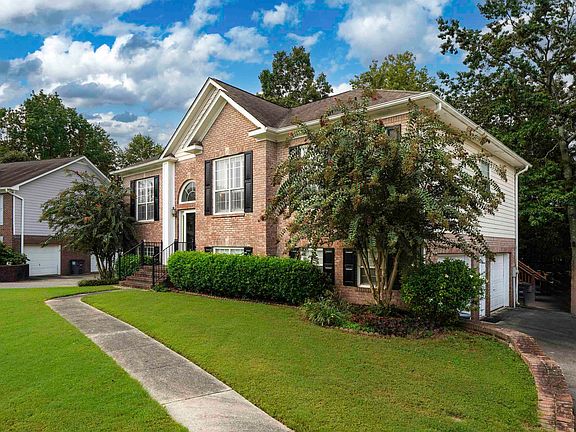 3rd image of 3318 Hidden Brook Cir