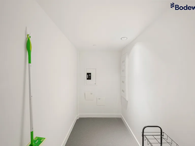 1289 Hornby St — Photo 12
