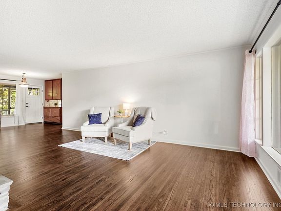 4th image of 3710 S Urbana Ave