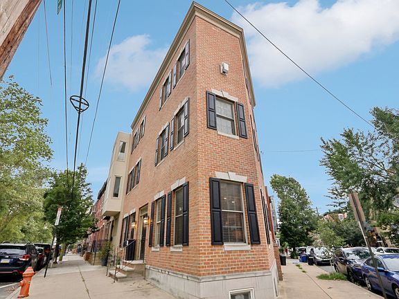 3rd image of 2423 Grays Ferry Ave