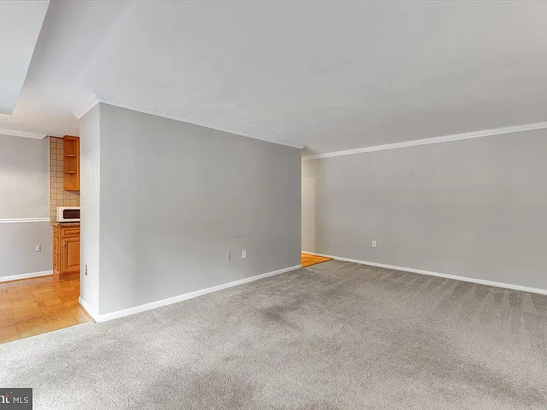 2844 Dover Ln #304 — Photo 8