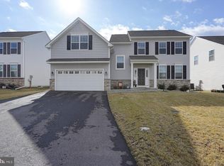 110 Petrelia Dr, Honey Brook, PA 19344