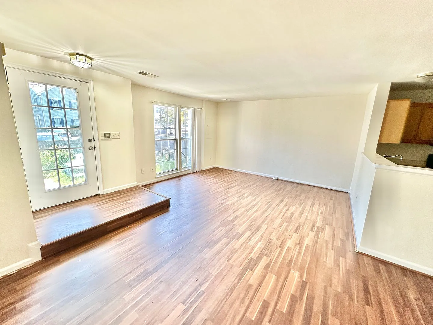 Fantastic 3 Bedroom Townhouse in Wellington/Cloverhill Manassas, VA — Photo 2