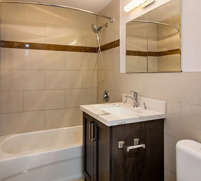 2515 Bathurst St — Photo 4