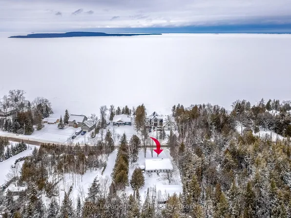 2554 Champlain Rd, Tiny, ON L9M 0C3