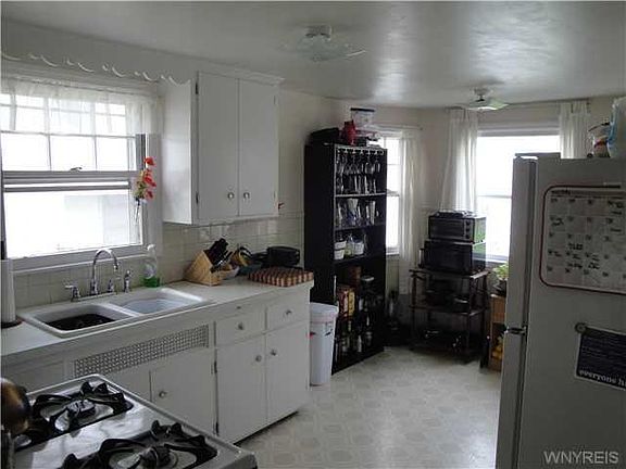 3rd image of 31 Fairbanks Ave