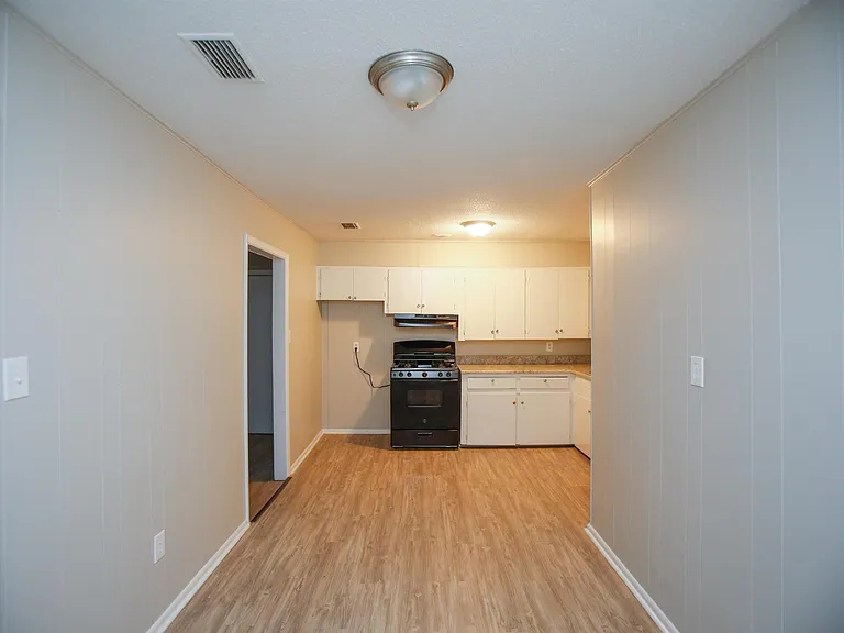 3219 Potter St — Photo 6