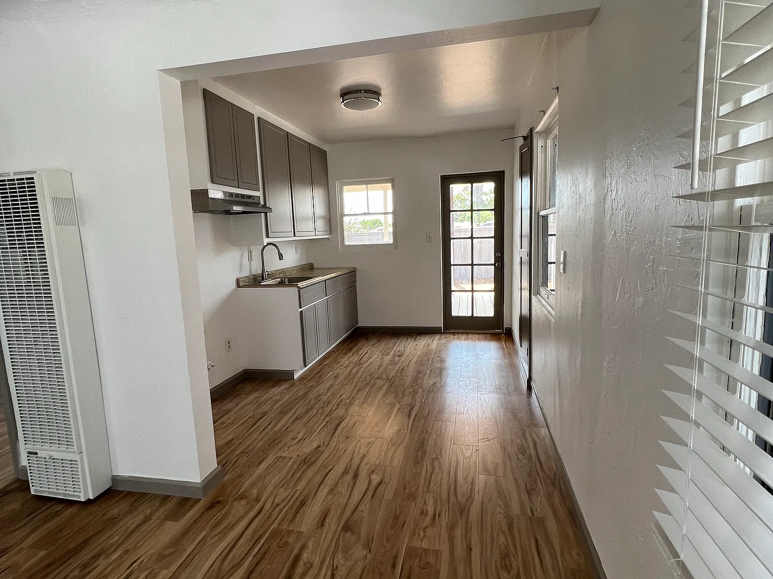 1219 Greenfield Dr — Photo 1