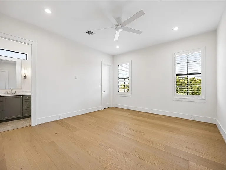 6911 Hartland Ave — Photo 23