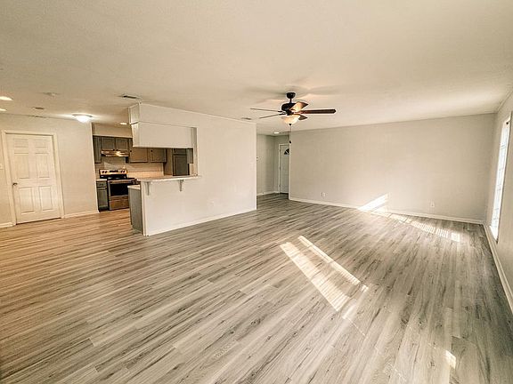 5th image of 102 Tanglewood Dr